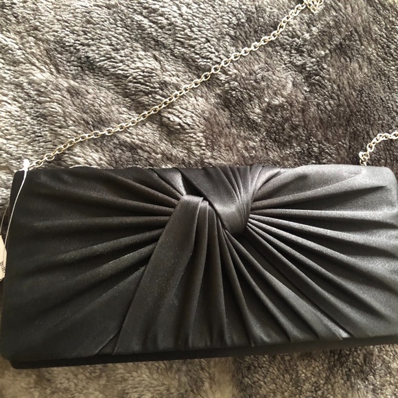 Clutch - Picture 1 of 6